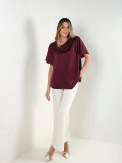 Blusa manga curta com botões decorativos