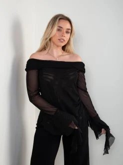 Blusa tule com decote barco
