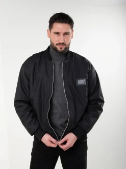 Bomber preto com forro pelo