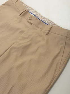 Calças chino bege com micro padrão