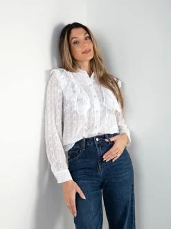 Camisa bordada com renda