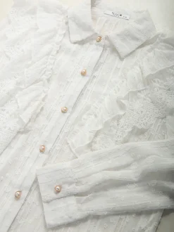 Camisa bordada com renda