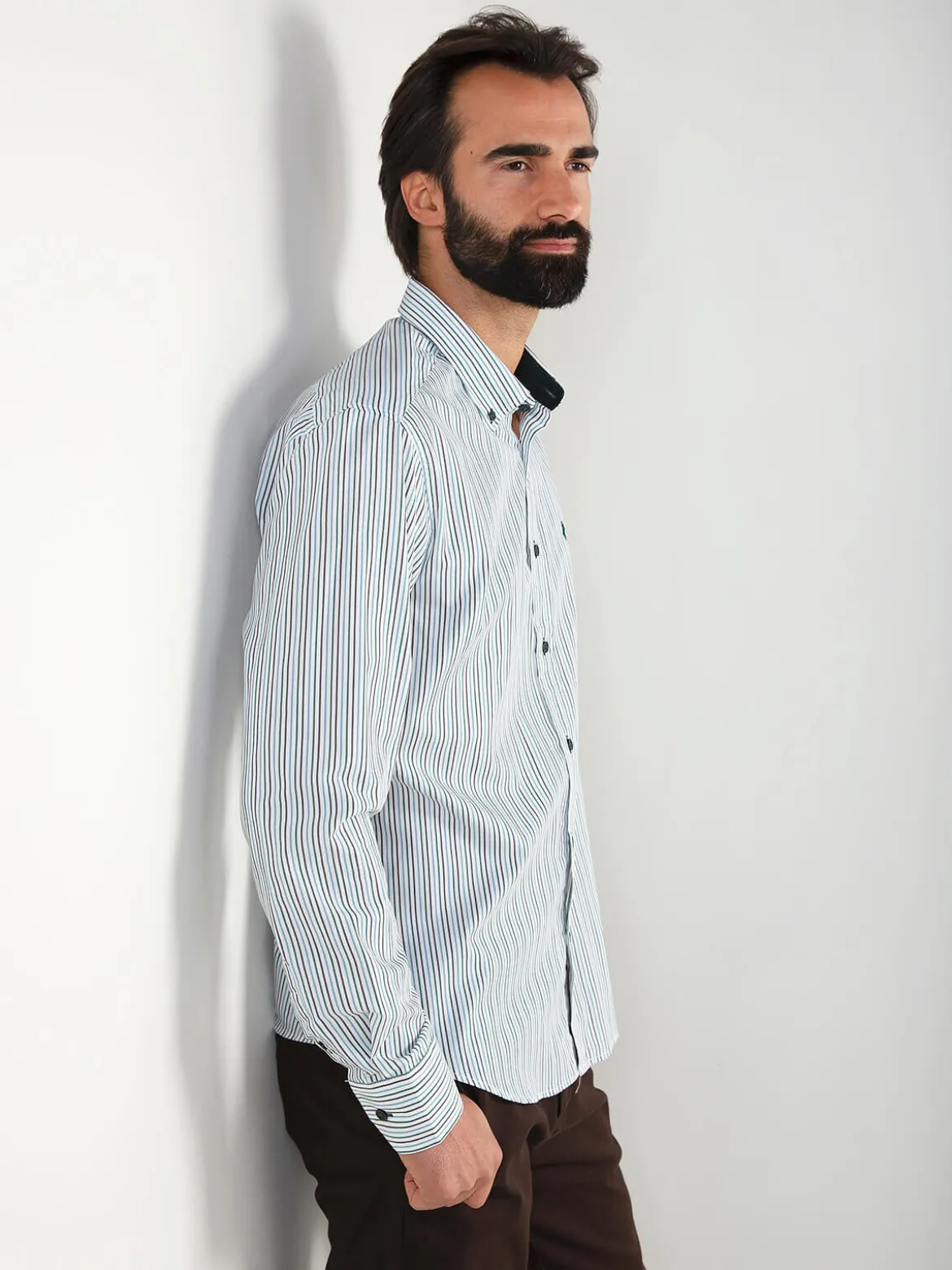 Camisa branca clássica riscas verdes