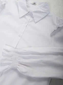 Camisa branca com folhos
