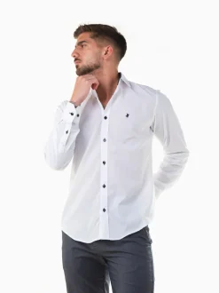 Camisa branca com símbolo