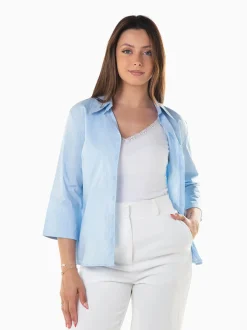 Camisa cintada às riscas