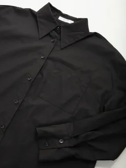 Camisa oversized com bolso no peito