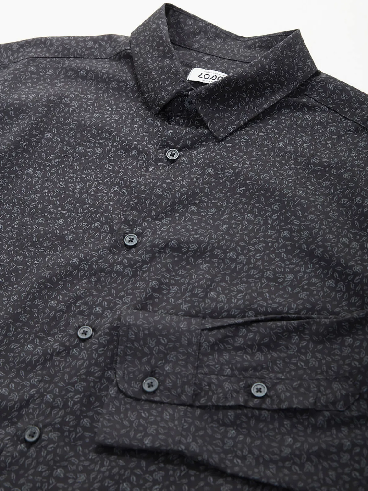 Camisa preta com padrão
