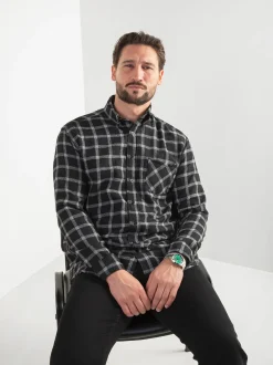 Camisa preta xadrez com bolso