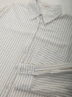 Camisa pérola às riscas com aplicações