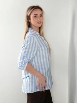 Camisa às riscas manga 3/4