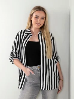 Camisa às riscas manga 3/4