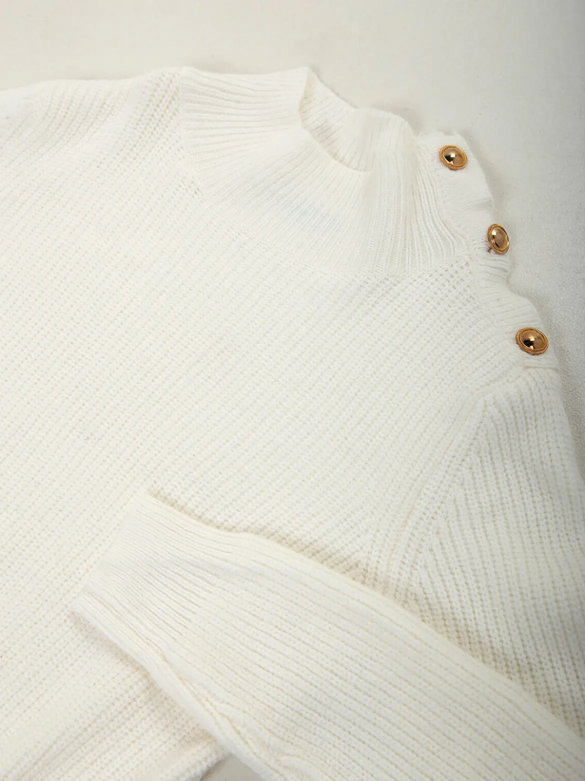 Camisola malha com botões no ombro