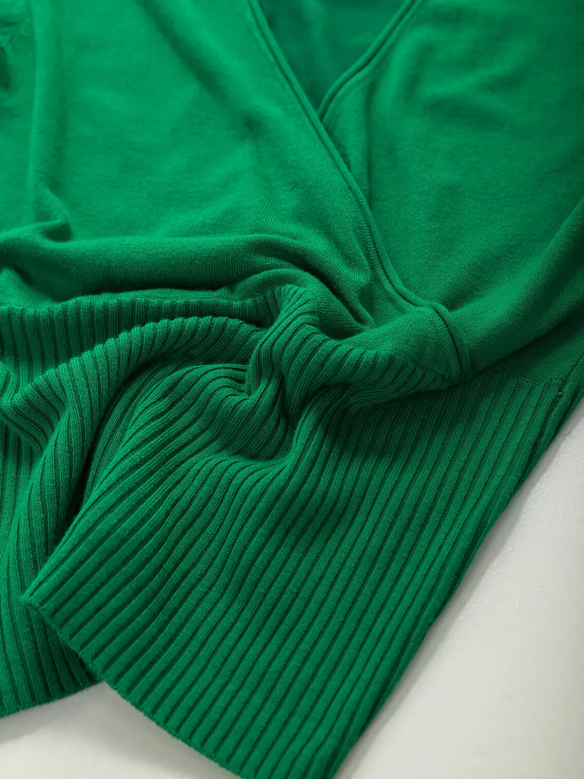 Camisola malha com decote cruzado