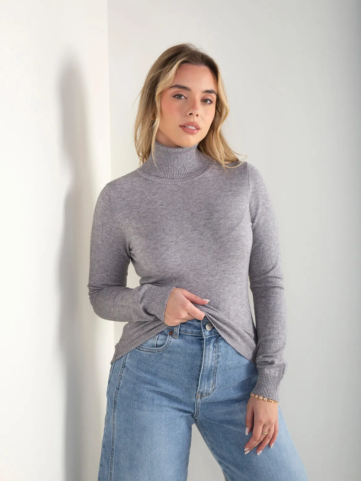 Camisola malha fina com gola alta