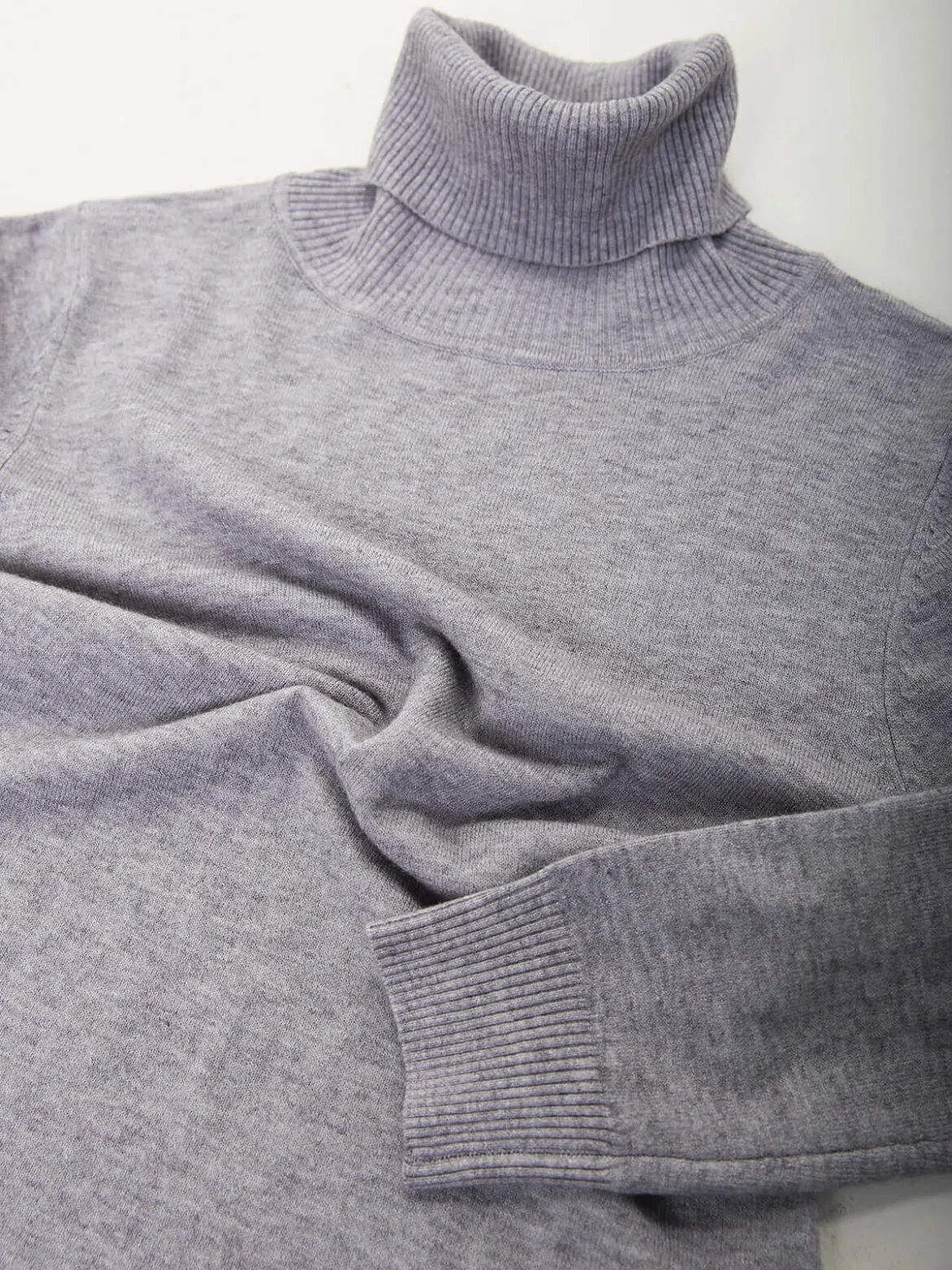 Camisola malha fina com gola alta