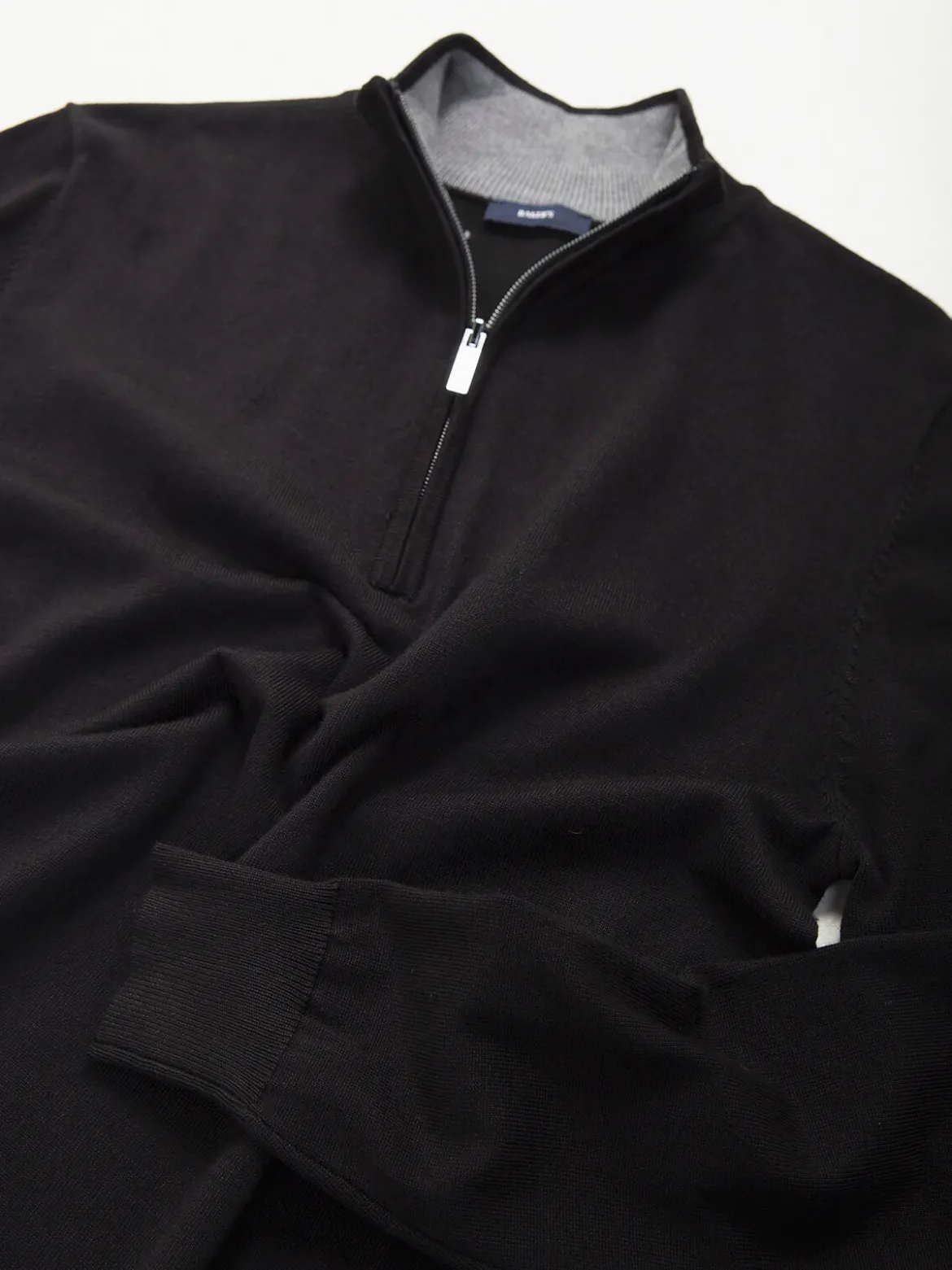 Camisola malha preta com fecho