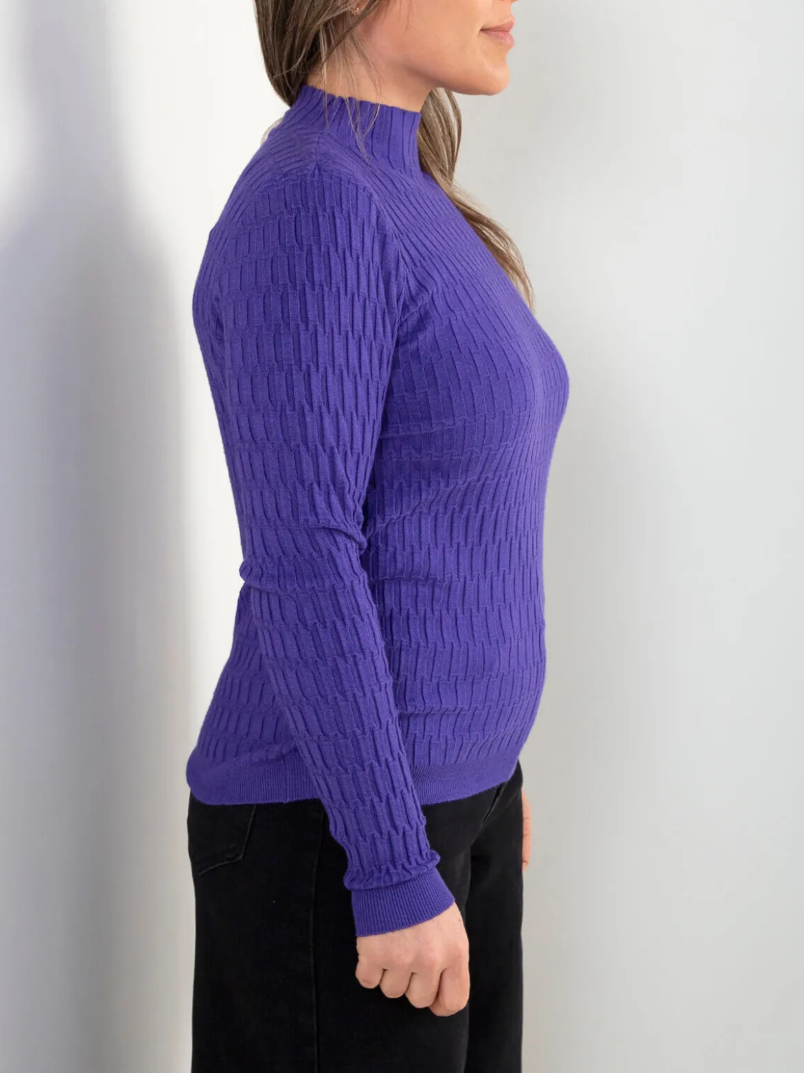 Camisola malha texturizada com gola subida