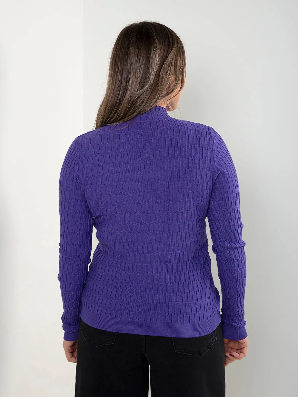 Camisola malha texturizada com gola subida
