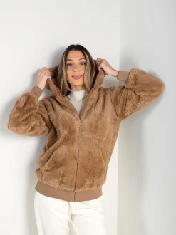 Casaco efeito pelo com capuz