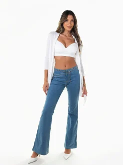 Jeans flare com aplicações