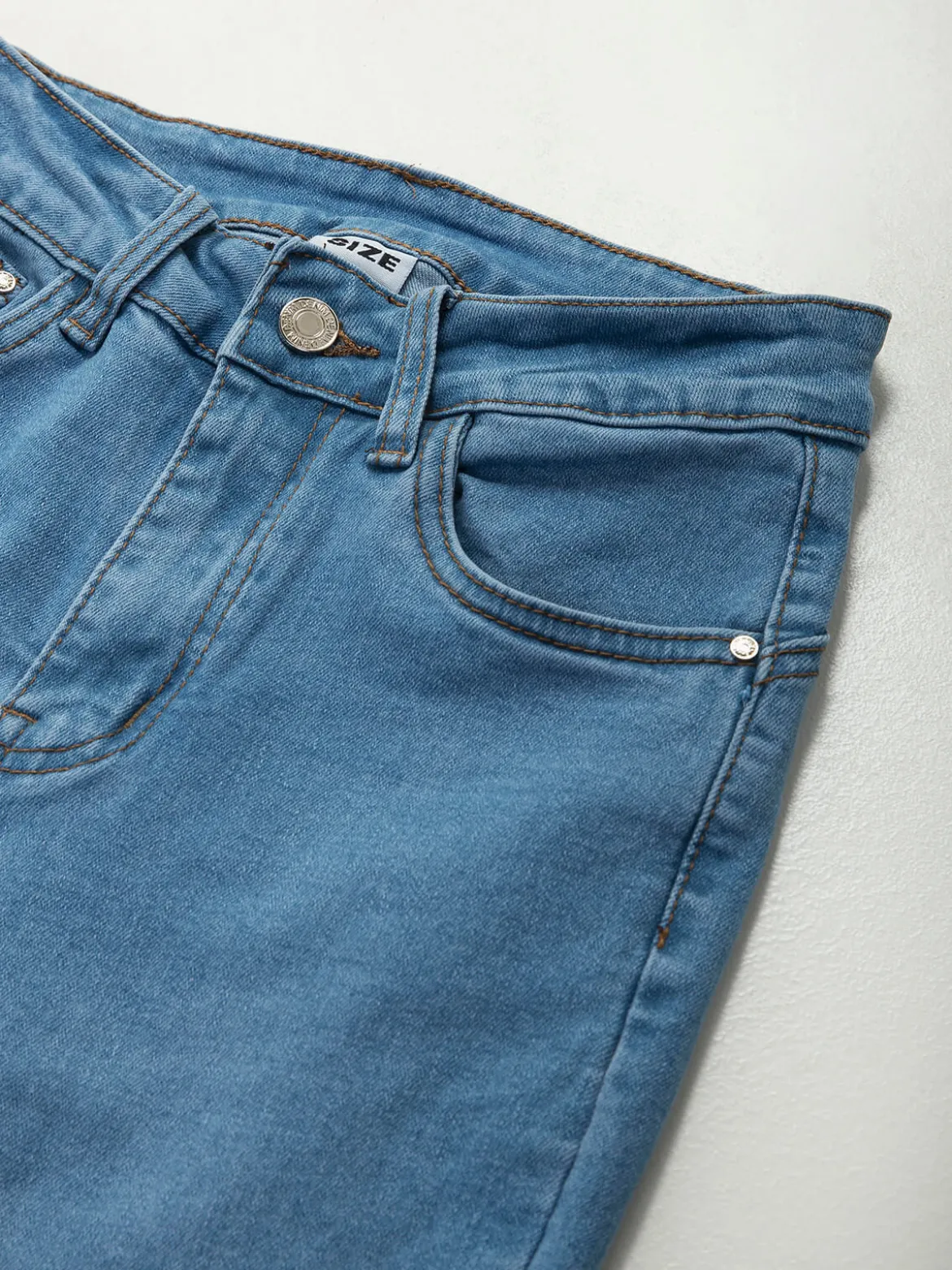 Jeans flare efeito push-up