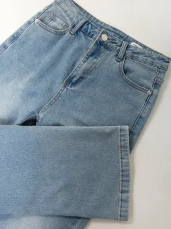 Jeans straight fit com bordado