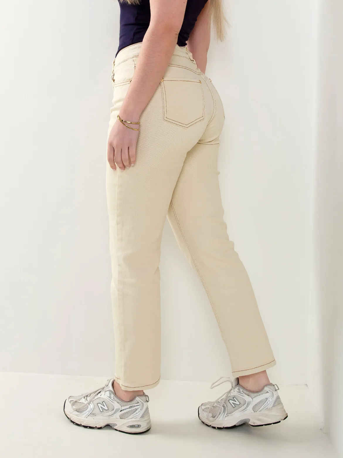 Mom jeans bege cintura alta