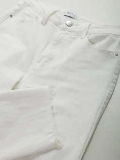 Mom jeans brancas base desfiada