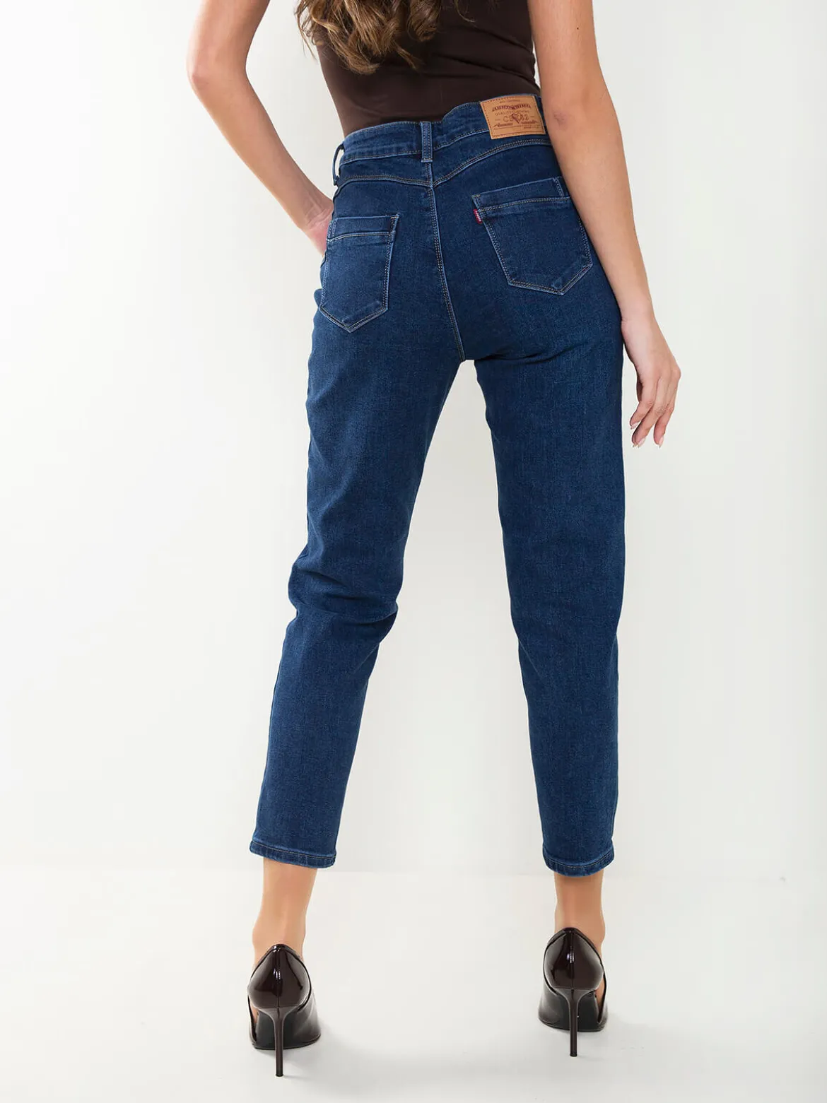 Mom jeans com efeito push-up