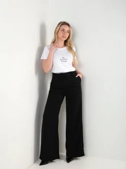T-shirt com pérolas e estampado