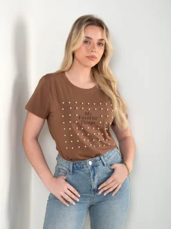 T-shirt com pérolas e estampado