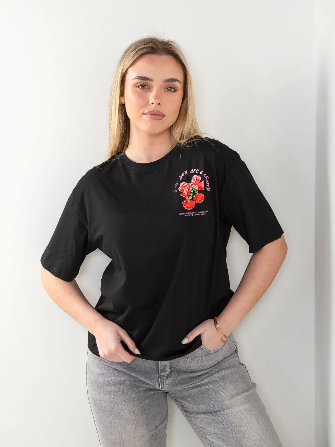 T-shirt manga curta com cerejas
