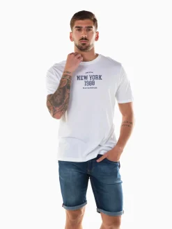 T-shirt manga curta New York