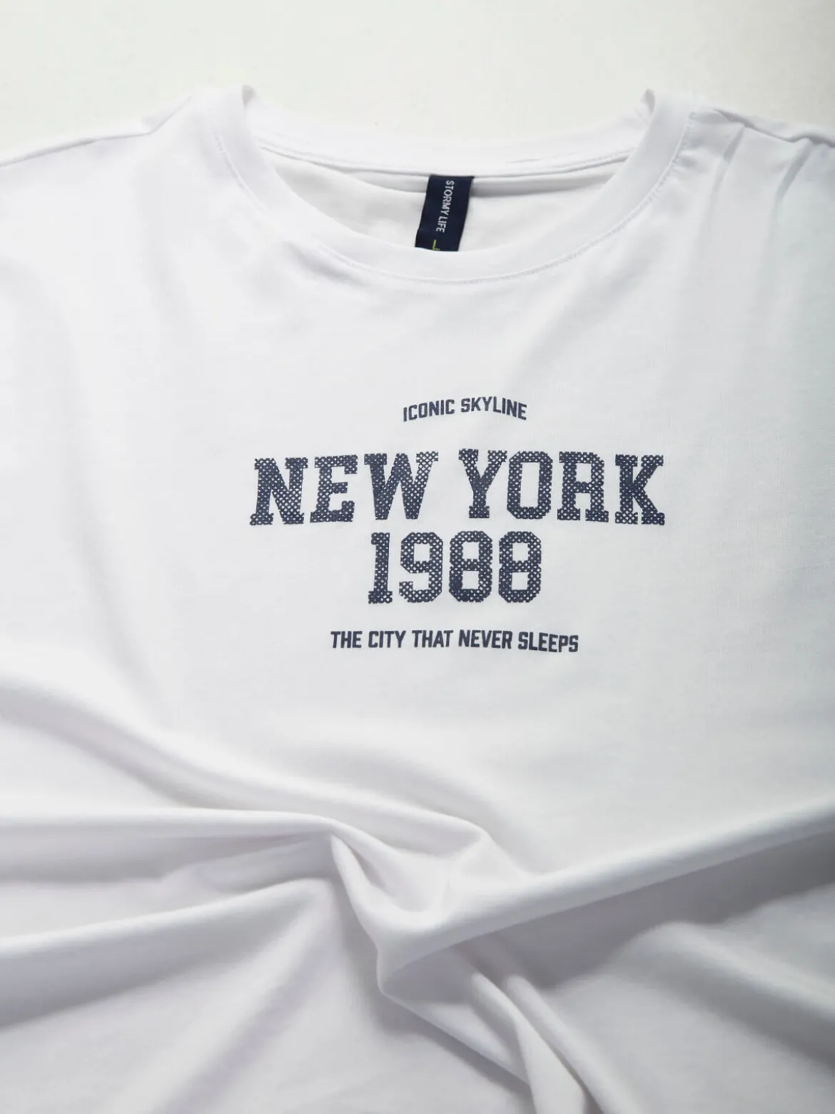 T-shirt manga curta New York
