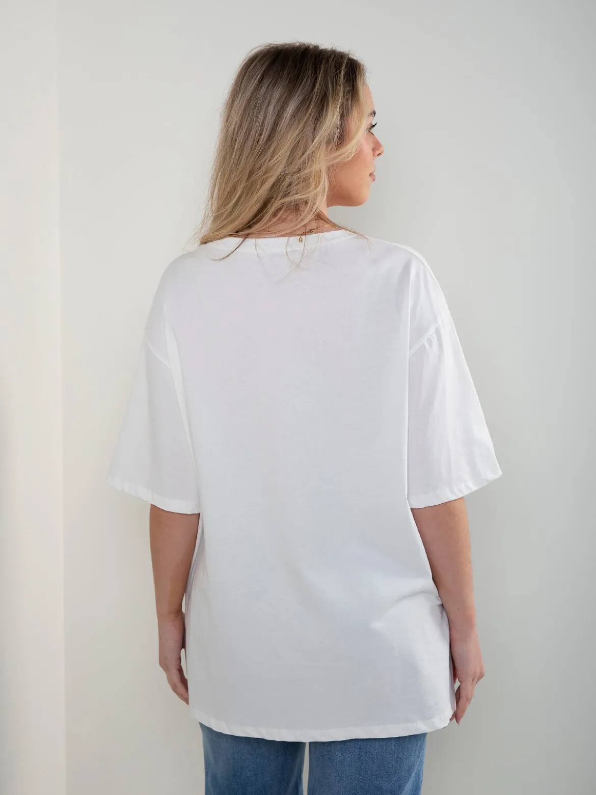 T-shirt oversized manga curta com bordado