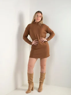 Vestido curto malha gola subida