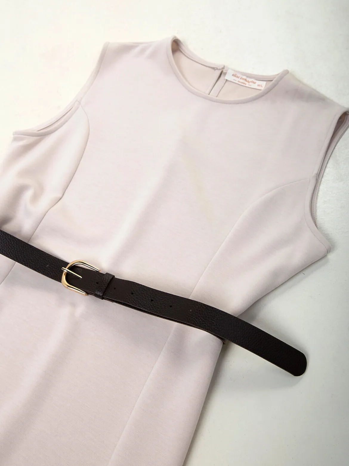 Vestido midi halter com cinto